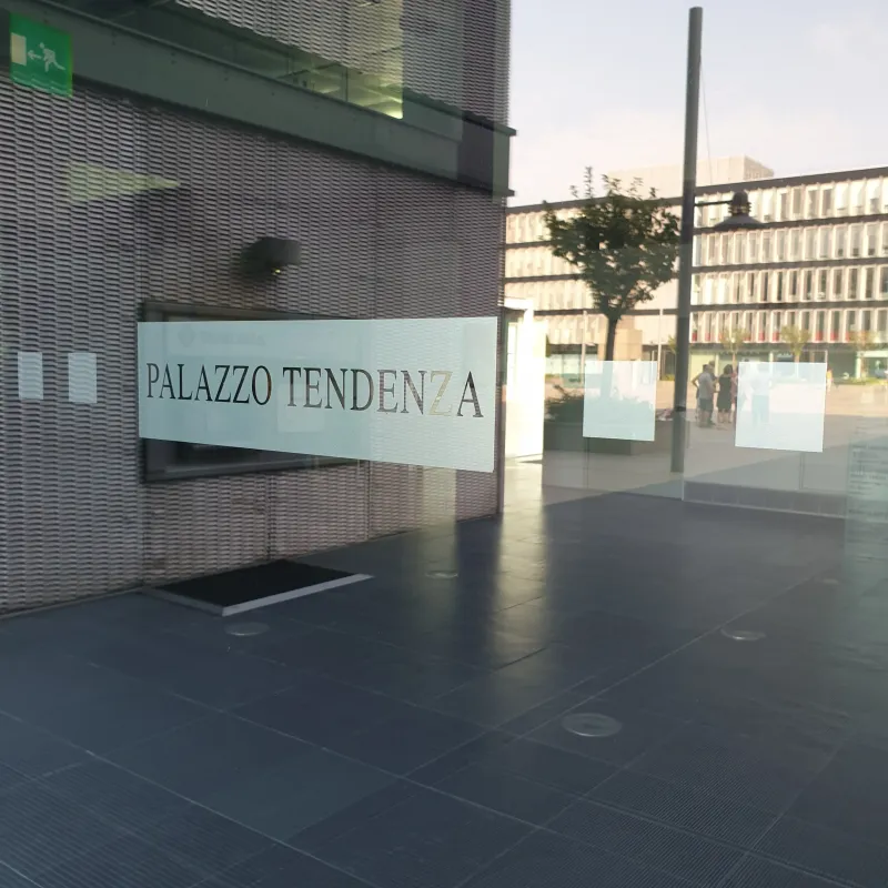 Palazzo Tendenza entry